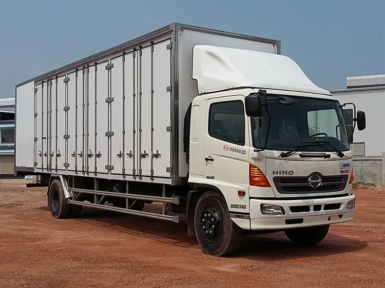 Xe tải thùng 4,5 tấn hino XZU720L-HKFRL3 2