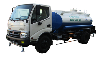 Xe phun nước rửa đường