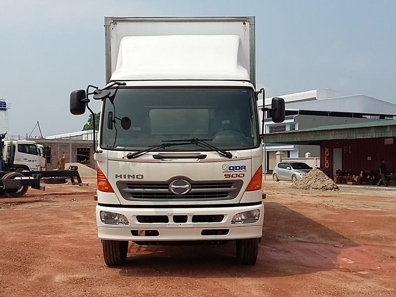 Xe tải thùng 4,5 tấn hino XZU720L-HKFRL3