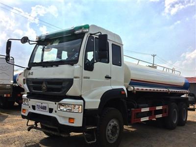 Xe phun nước rửa đường Howo 13 khối
