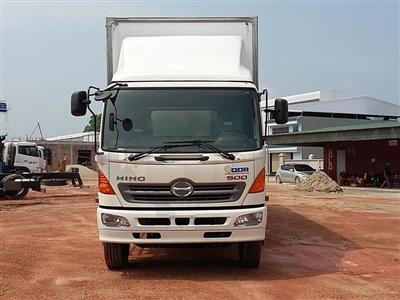 Xe tải thùng 4,5 tấn hino XZU720L-HKFRL3
