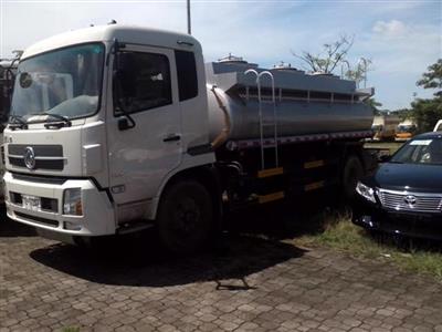 Xe chở xăng dầu 10 khối Dongfeng nhập khẩu