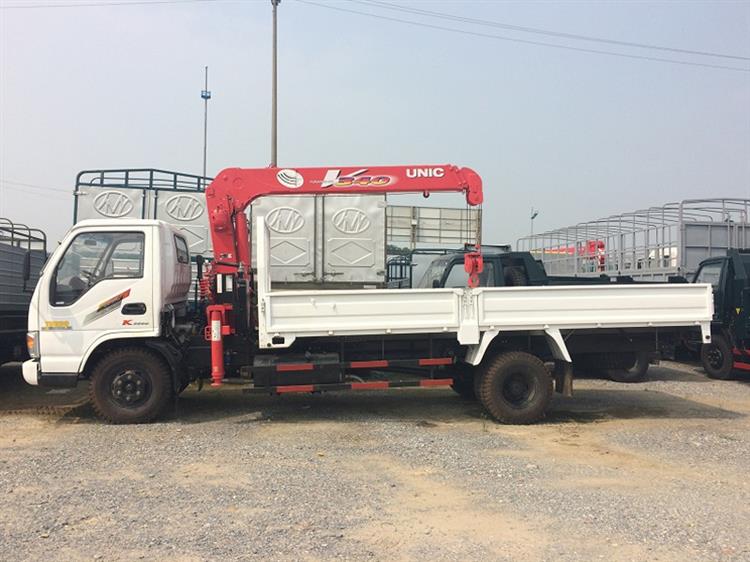 Xe tải chiến thắng 4,95 tấn gắn cẩu Unic 3 tấn 3 đoạn  2