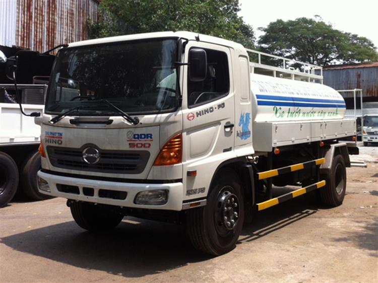 Xe phun nước rửa đường tưới cây Hino 8 khối