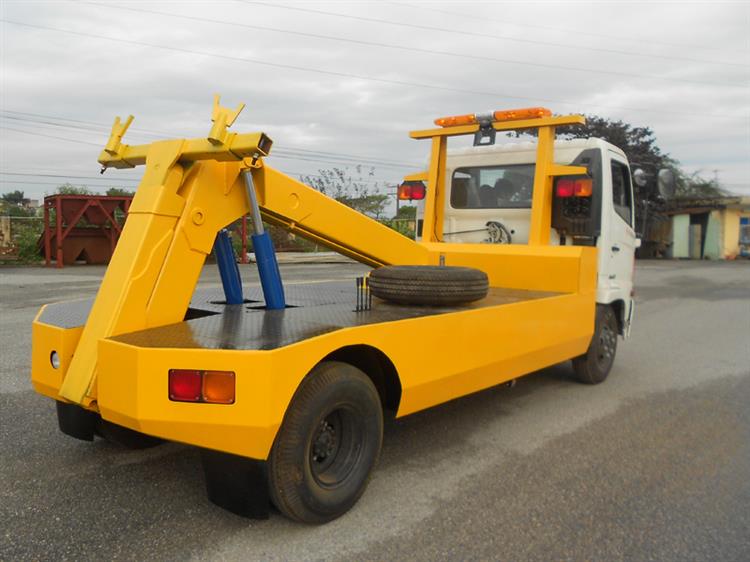 Xe cứu hộ giao thông càng kéo Hino FC màu vàng 2