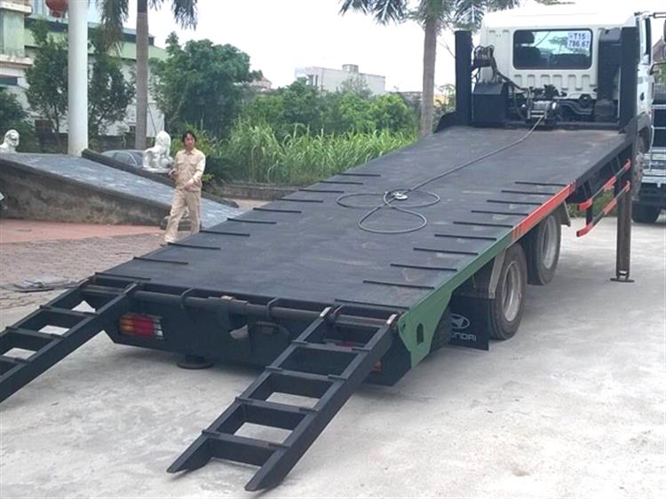 Xe chở máy chuyên dùng HYUNDAI HD210 4