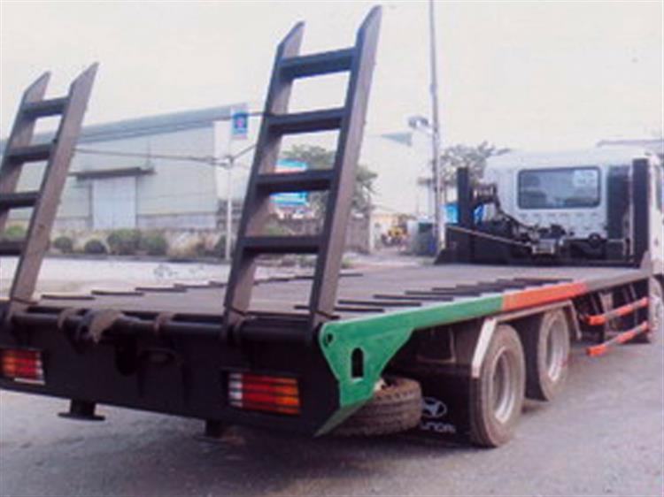 Xe chở máy chuyên dùng HYUNDAI HD210  2
