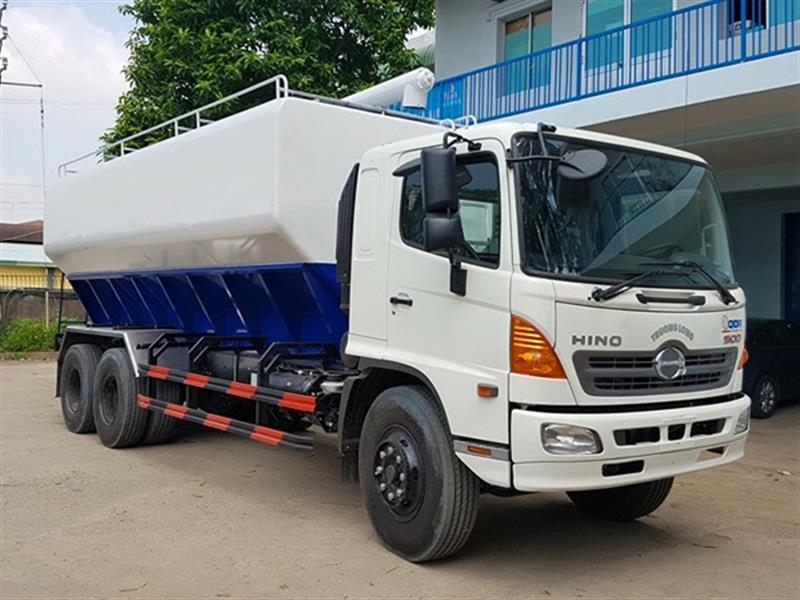 Xe chở thức ăn gia súc Hino FM 1