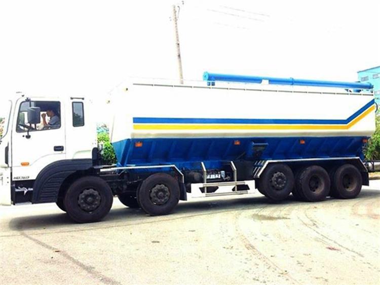 Xe chở thức ăn gia súc Hyundai HD360  2