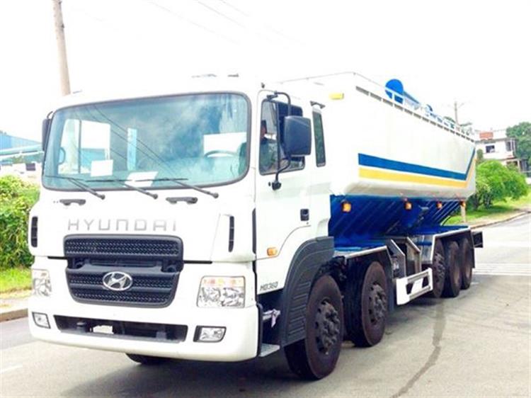 Xe chở thức ăn gia súc Hyundai HD360 1