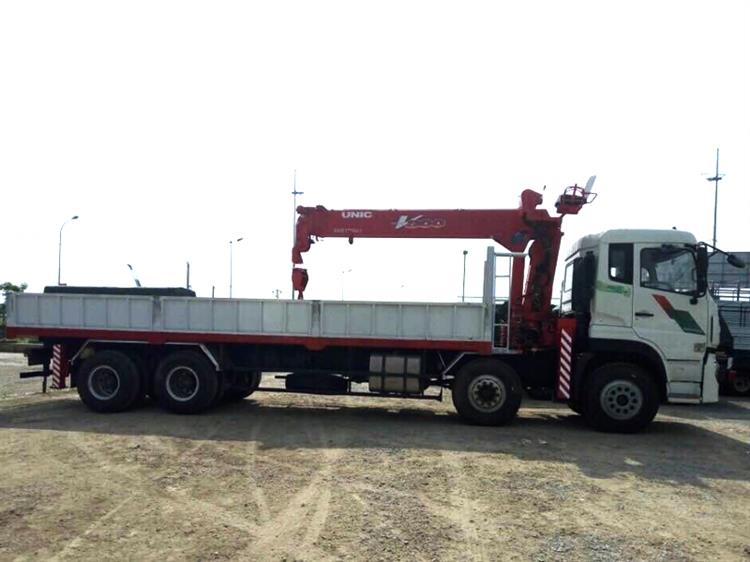 Xe Dongfeng 4 chân gắn cẩu unic 8 tấn 5 đốt  2