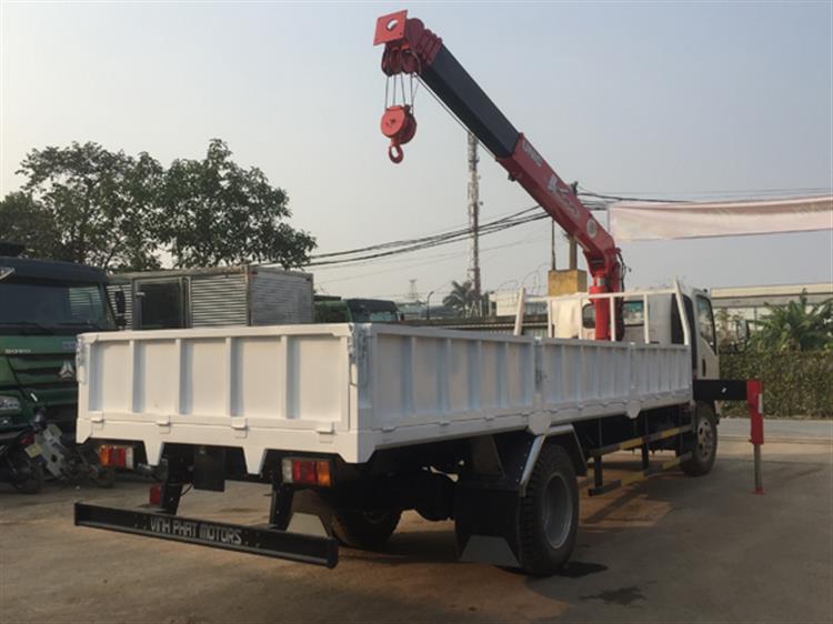 Xe tải có cần cẩu Isuzu Unic345 4