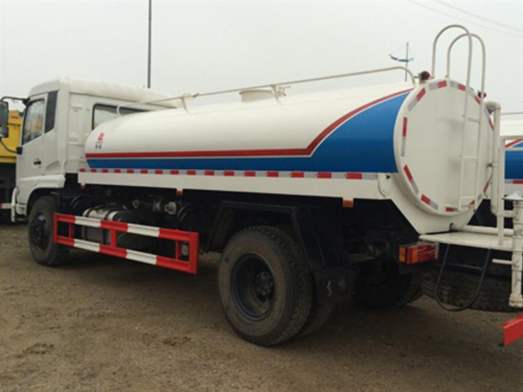 Xe phun nước rửa đường tưới cây 9m3  1