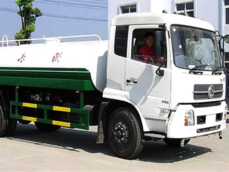 Xe phun nước rửa đường Dongfeng 9,5 khối 1