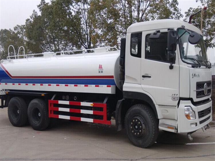 Xe téc phun nước Dongfeng 13 khối 1