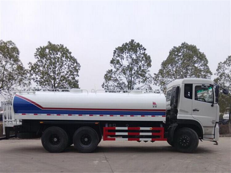 Xe téc phun nước Dongfeng 13 khối 3